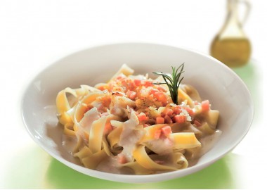 Fettuccine com Peito de Peru
